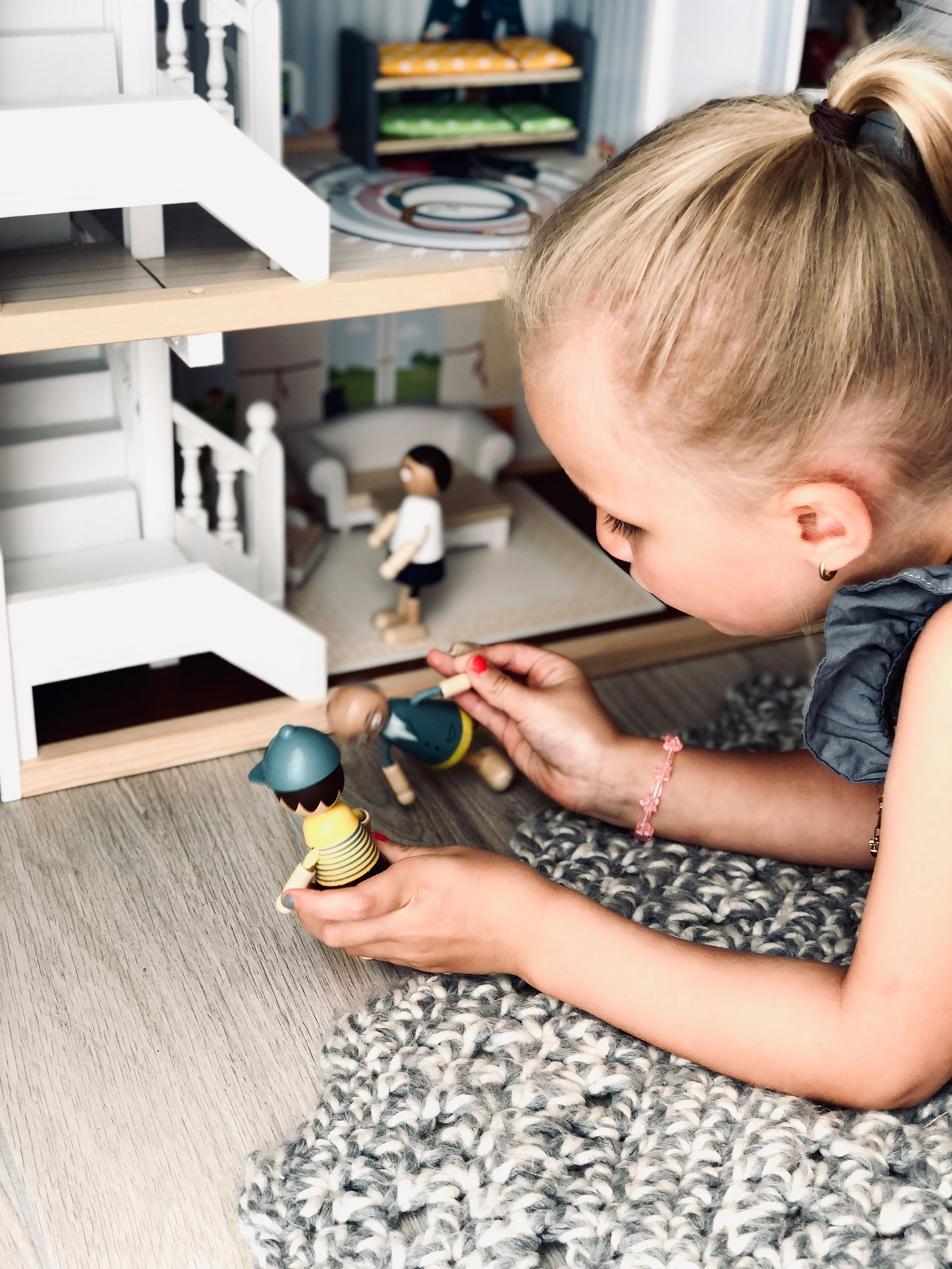 Urban Villa Doll House