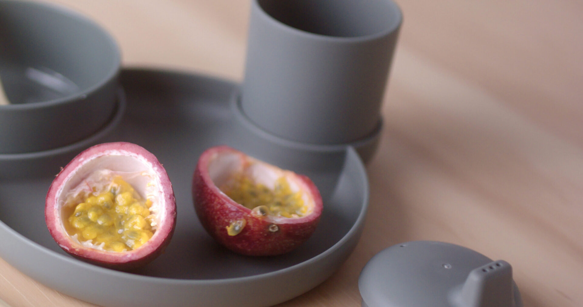 TINY BIOBASED DINNER GIFT SET - OLIVE