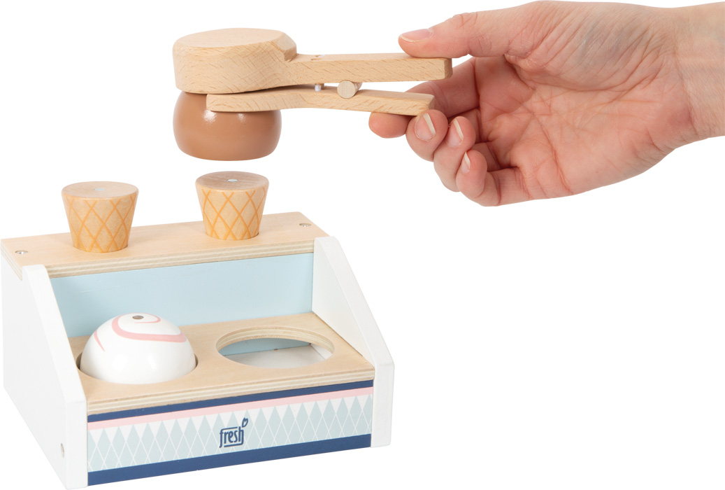 12416_small_foot_Kleine_Eistheke_fresh_Eisportionierer_Schokoeis Compact Ice Cream Counter "fresh"